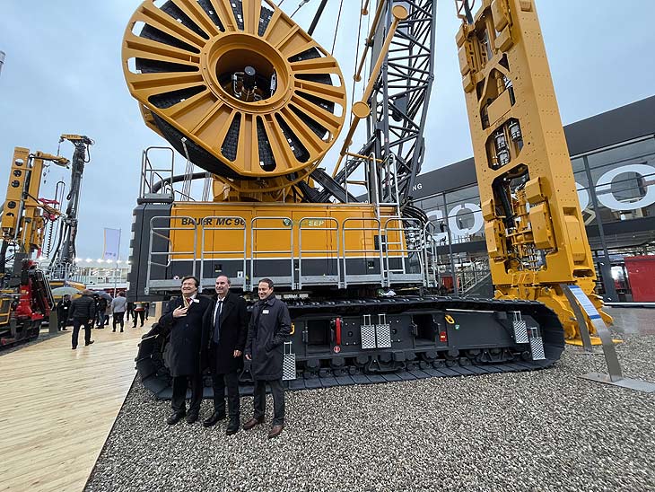 Minister Hubert Aiwanger bei Bauer  auf der bauma 2022 (©Foto. Martin Schmitz)